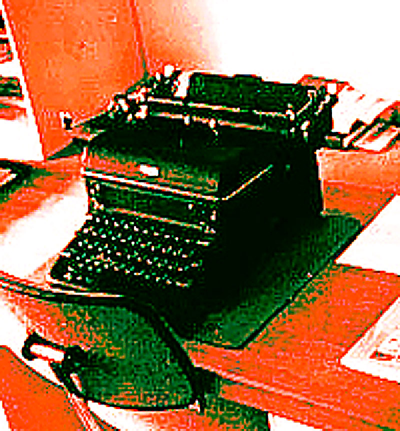 John Ashbery's typewriter: photo John Tranter